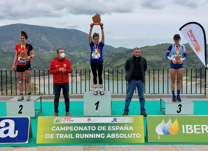 Júlia Font arrasa en el Campeonato de España de trail running/Júlia Font arrasa en el Campionat d'Espanya de trail running