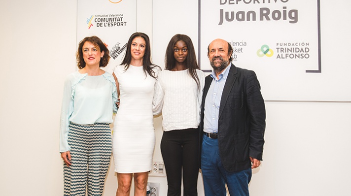 Concha Montaner sigue recibiendo homenajes/Concha Montaner seguix rebent homenatges 