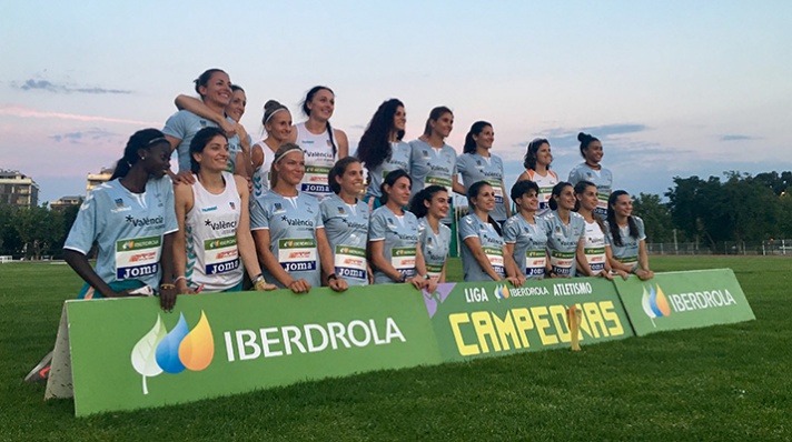 Campeonas, y van 26/Campiones, i van 26