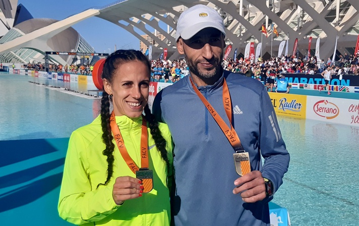 Yesica Mas y Hassane Ahouchar, campeones autonómicos de maratón/Yesica Mas i Hassane Ahouchar, campions autonòmics de marató