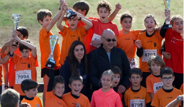 Las Escuelas Deportivas de Valencia continúan su actividad en casa/Les Escoles Esportivas de València continuen la seua activitat a casa