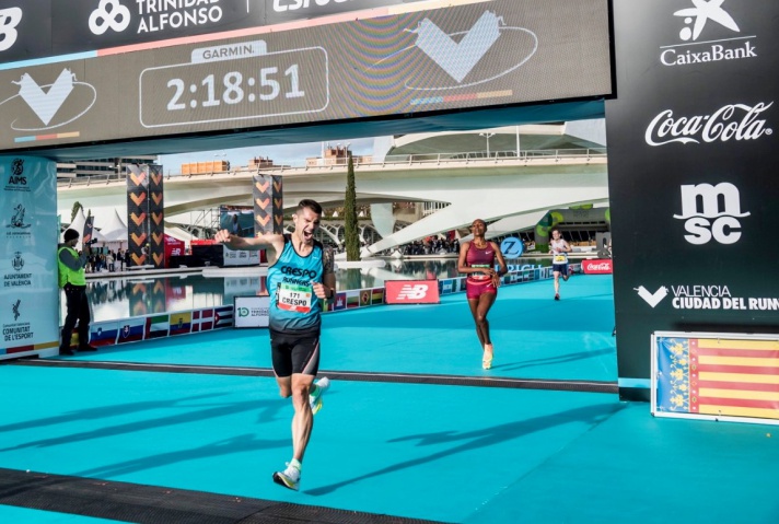 Rubén Crespo y Cristina McKnight, campeones autonómicos de maratón/Rubén Crespo i Cristina McKnight, campions autonòmics de marató