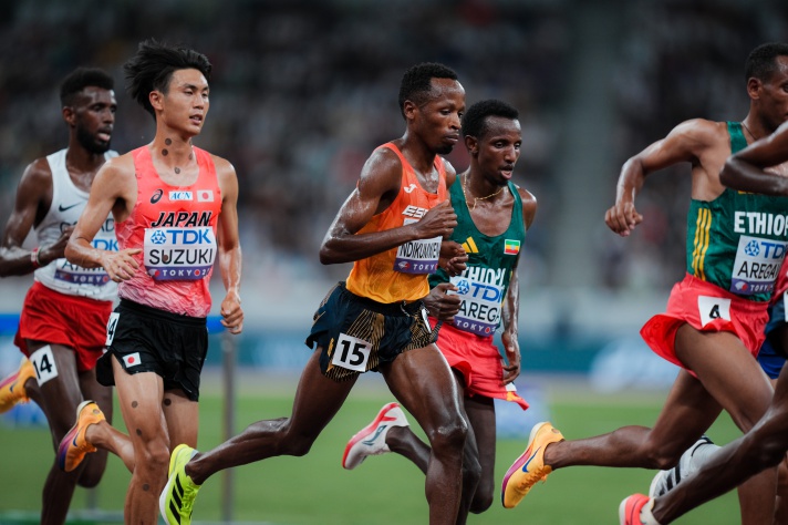 Thierry Ndikumwenayo acaba noveno en la final de 10.000/Thierry Ndikumwenayo acaba nové en la final de 10.000